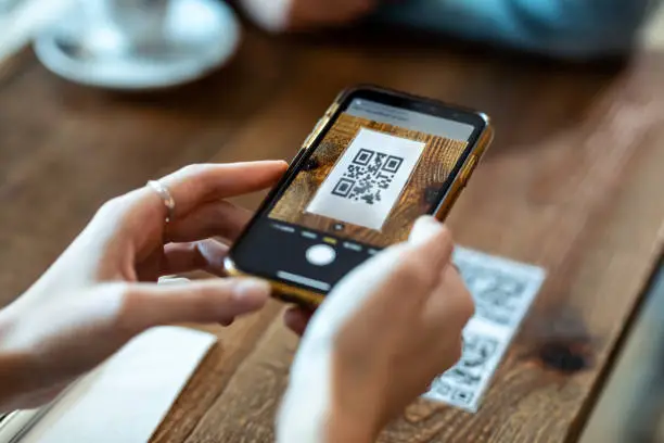 how to scan qr code on iphone, how to scan qr code, Holafly eSIM, QR codes