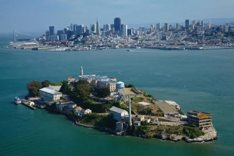 reopen Alcatraz prison